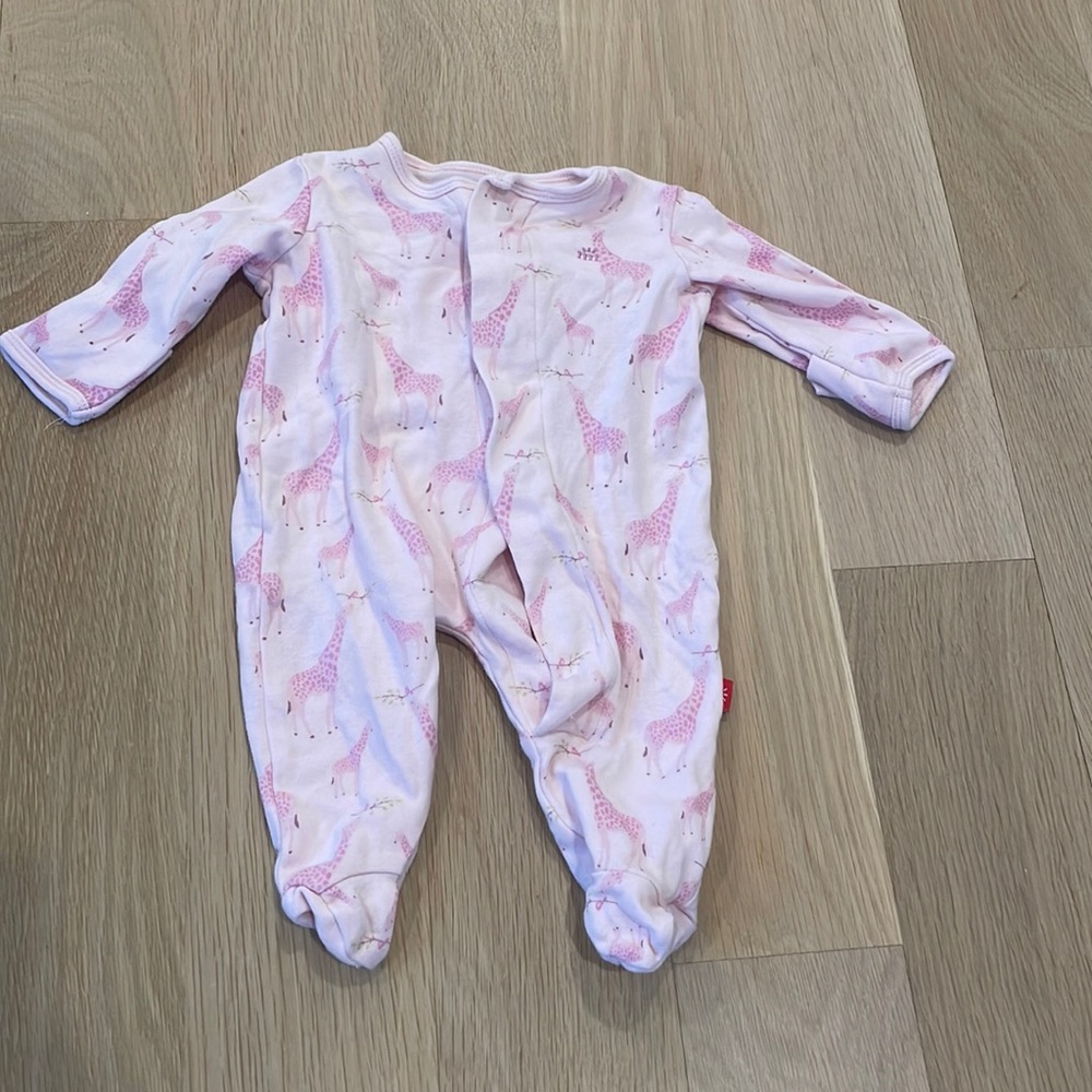 Magnetic Me footie in giraffe print